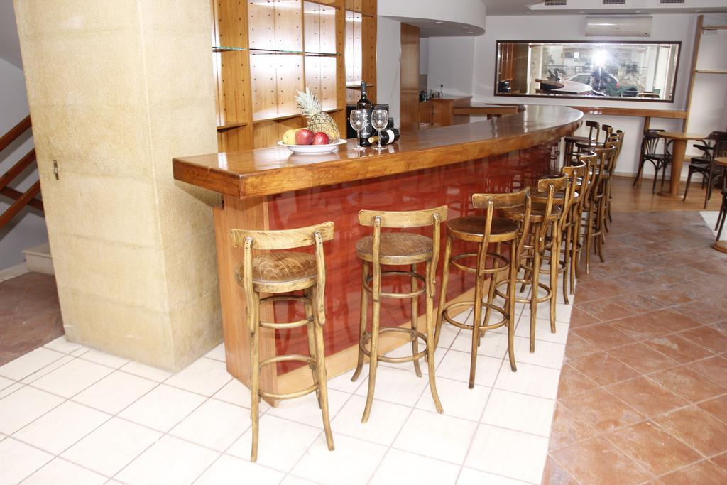 Athina Inn Херсонисос Екстериор снимка