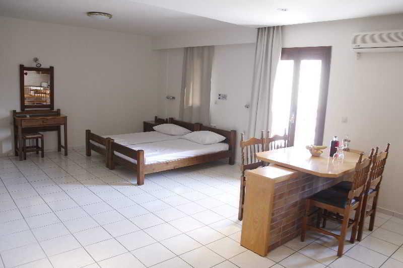 Athina Inn Херсонисос Екстериор снимка