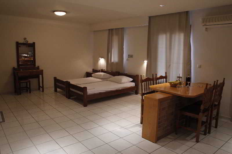 Athina Inn Херсонисос Екстериор снимка