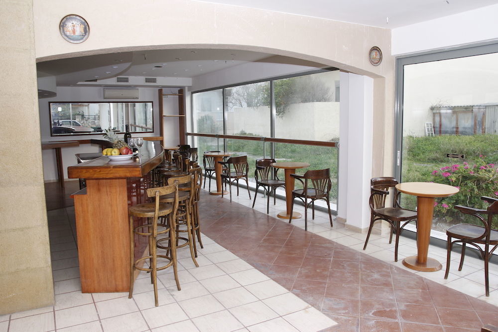 Athina Inn Херсонисос Екстериор снимка