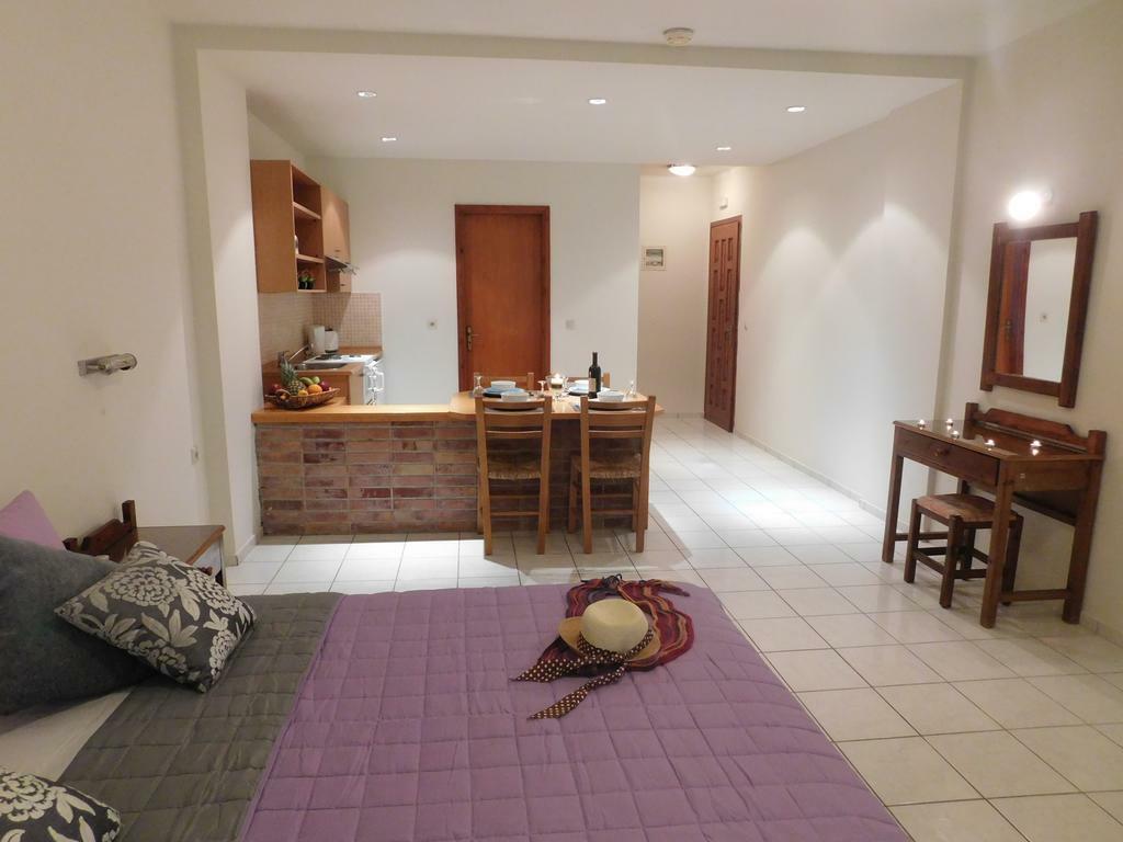 Athina Inn Херсонисос Екстериор снимка